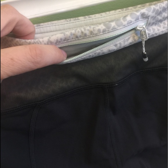 LuluLemon Mesh With Me Crop tights - Picture 6 of 8